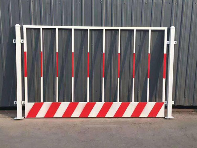 移動(dòng)式安全警示護(hù)欄