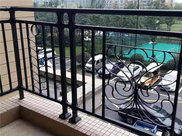 辦公室室內(nèi)玻璃護(hù)欄高度要求