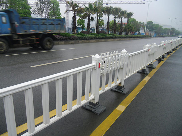 成都市金堂縣城市道路護(hù)欄