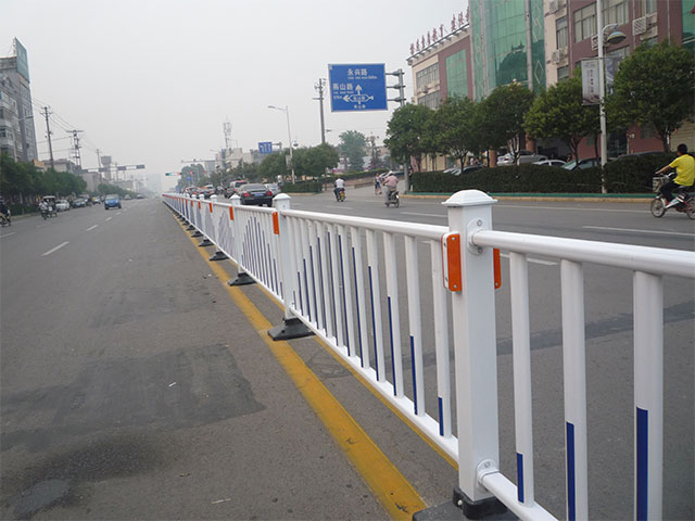 江蘇省鹽城市鐵藝護(hù)欄