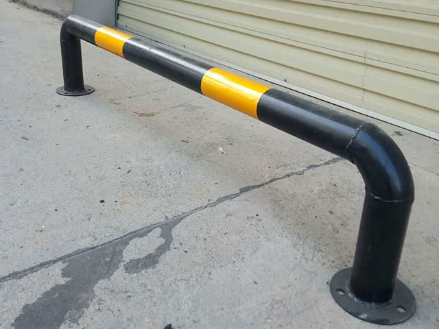 在自己車位安裝護(hù)欄
