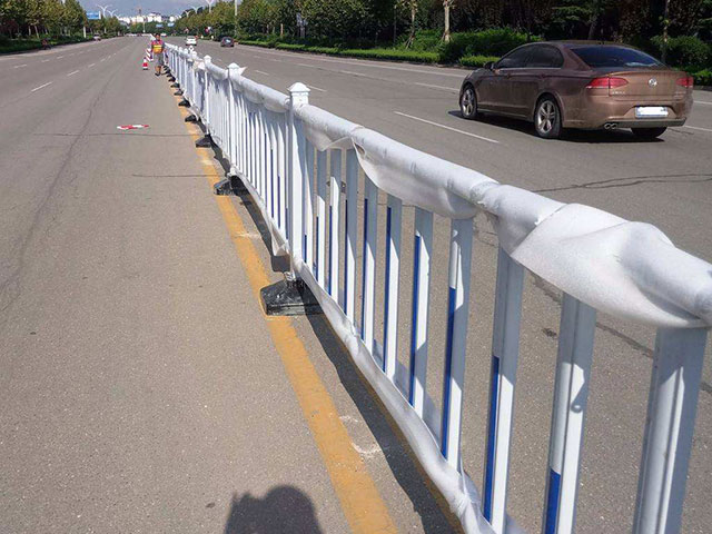 綠色環(huán)保道路護(hù)欄