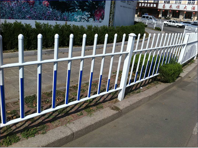 重慶萬(wàn)州區(qū)道路護(hù)欄廠家直銷(xiāo)