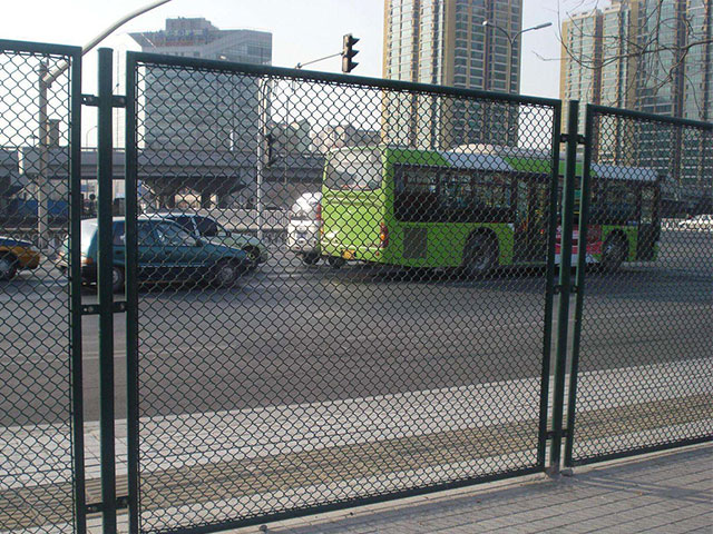 成都生產(chǎn)pvc塑鋼道路圍欄