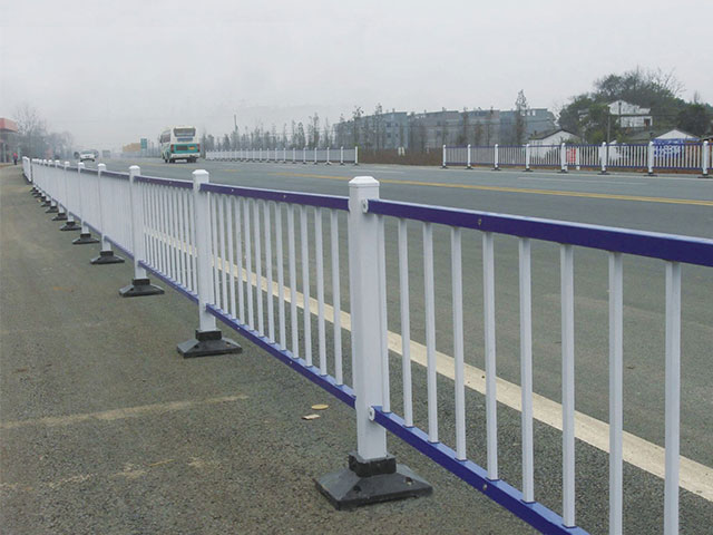 城市道路中間隔離護欄的設計規(guī)范