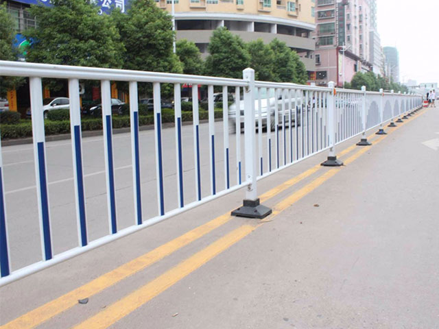 貨車后防護欄安在那