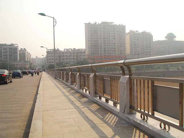 高架橋護(hù)欄支架廠家