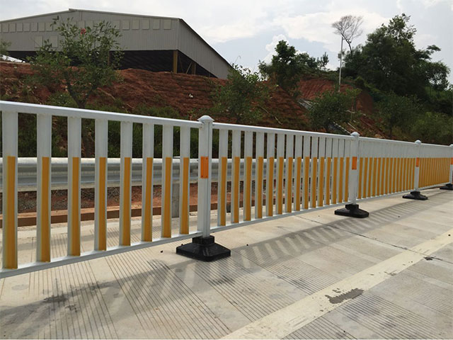 高速公路護(hù)欄布設(shè)規(guī)則