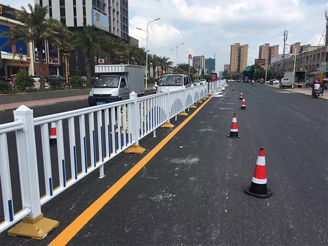 昆明專用公路護欄供應(yīng)商