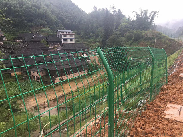 果園水泥護欄的規(guī)格有哪些