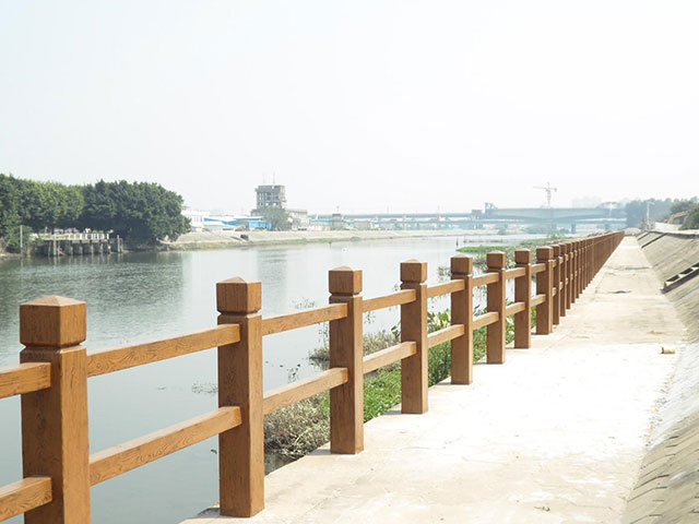 信宜河堤護欄成品仿木欄桿供應商