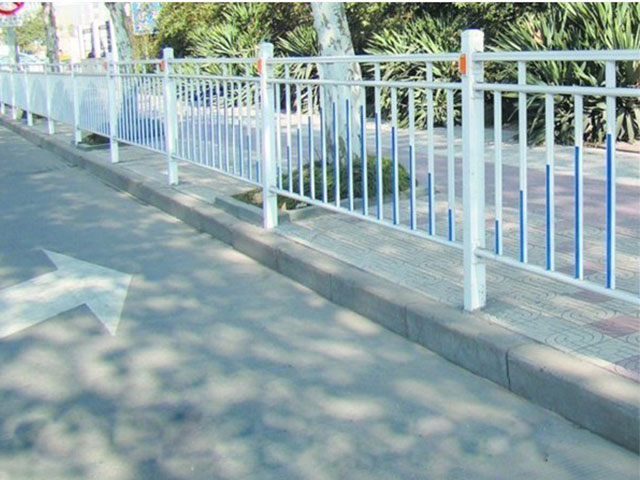 道路機(jī)非隔離護(hù)欄