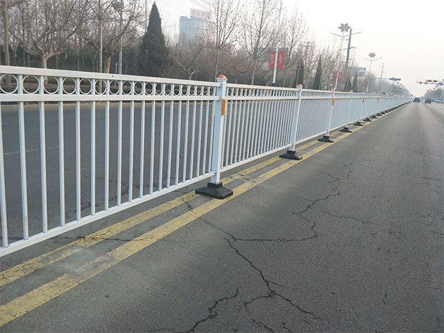 市區(qū)公路護欄價格