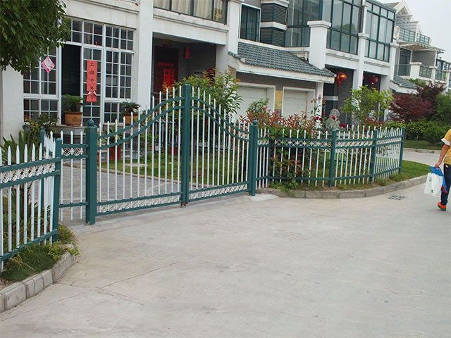 生產(chǎn)小區(qū)庭院陽(yáng)臺(tái)隔離鋅鋼護(hù)欄