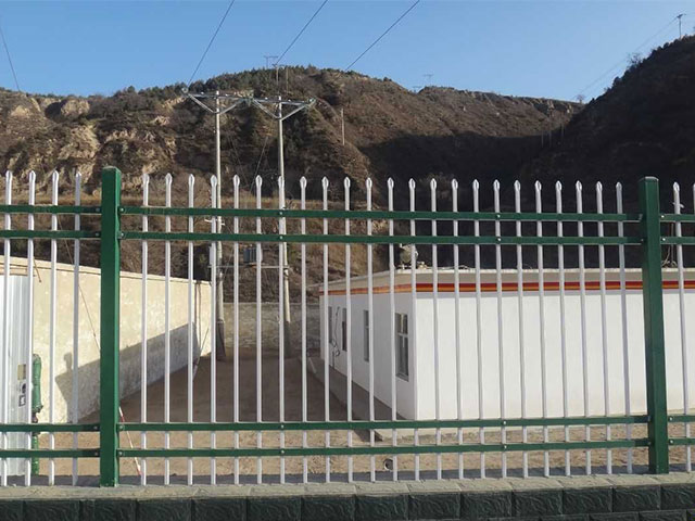小區(qū)護(hù)欄公路護(hù)欄批發(fā)