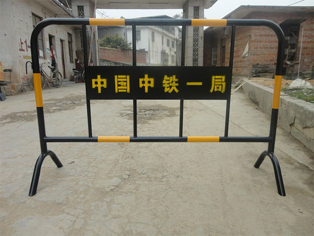 不銹鋼可移動式護(hù)欄尺寸