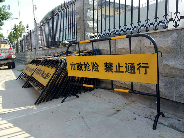 深圳遙控移動護欄