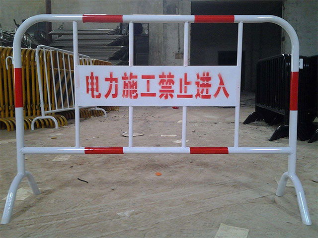 移動(dòng)式護(hù)欄
