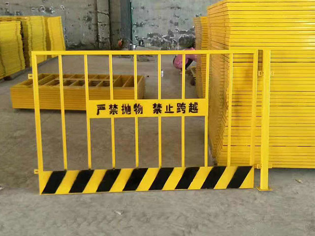 移動(dòng)式護(hù)欄